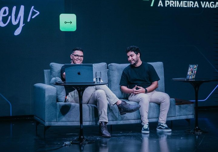Rodrigo e Mayk apresentando o evento 
